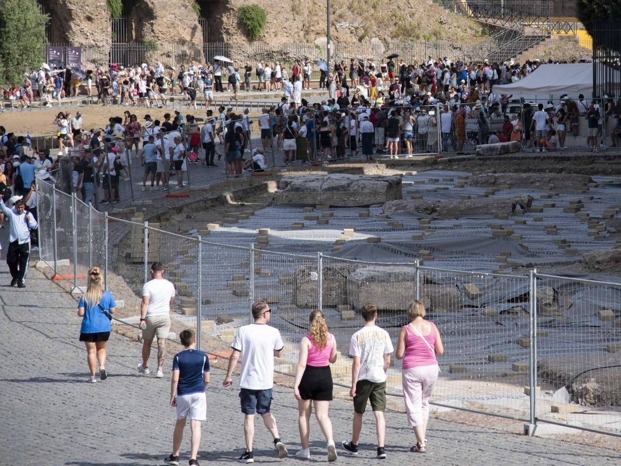 Caldo estremo non molla - allerta massima: oggi bollino rosso in 13 città