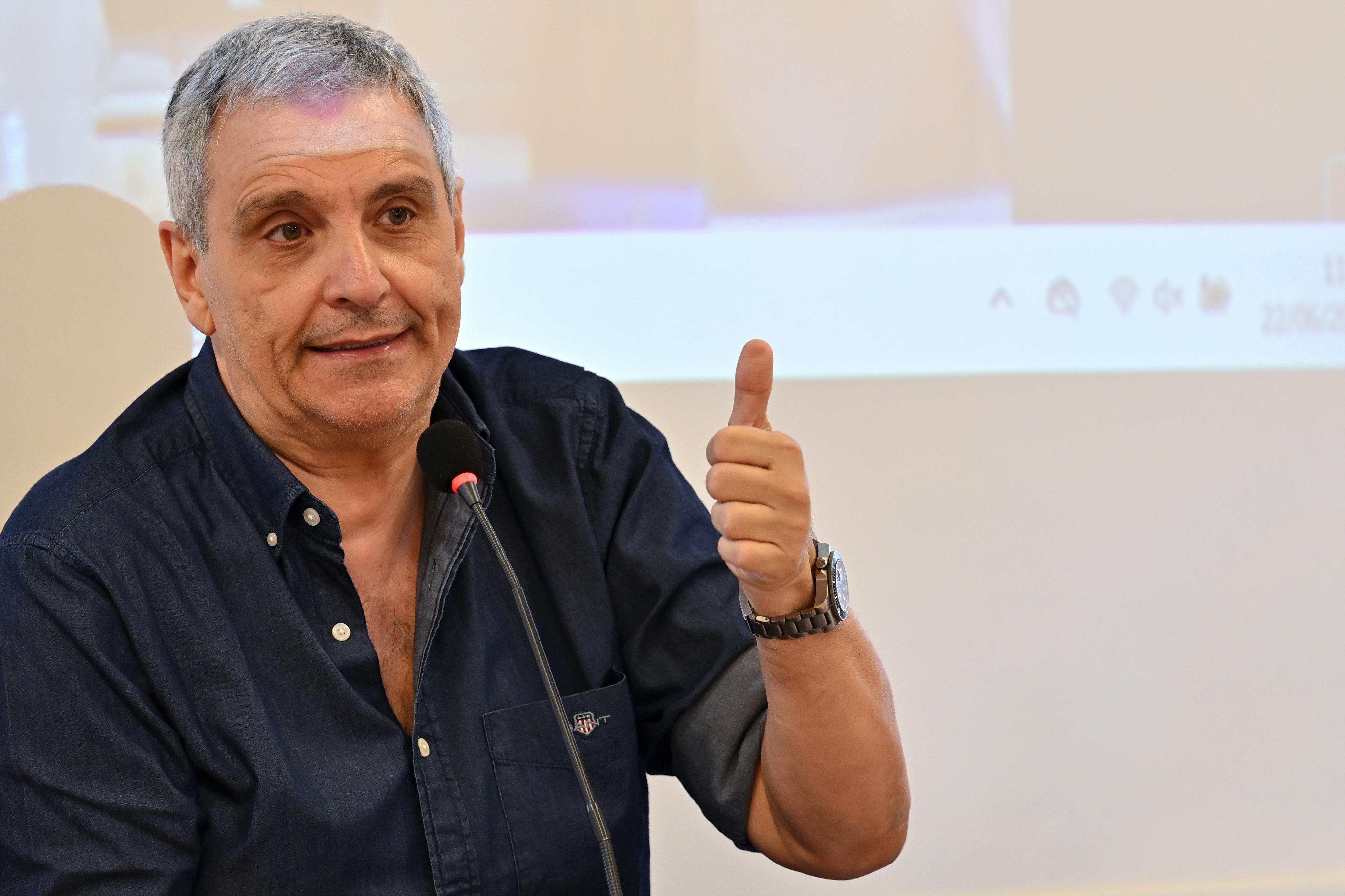 Maurizio de Giovanni'den 'Şemsiye altındaki kitaplar' tavsiyesi