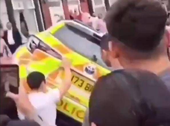 violenti scontri violenti scontri