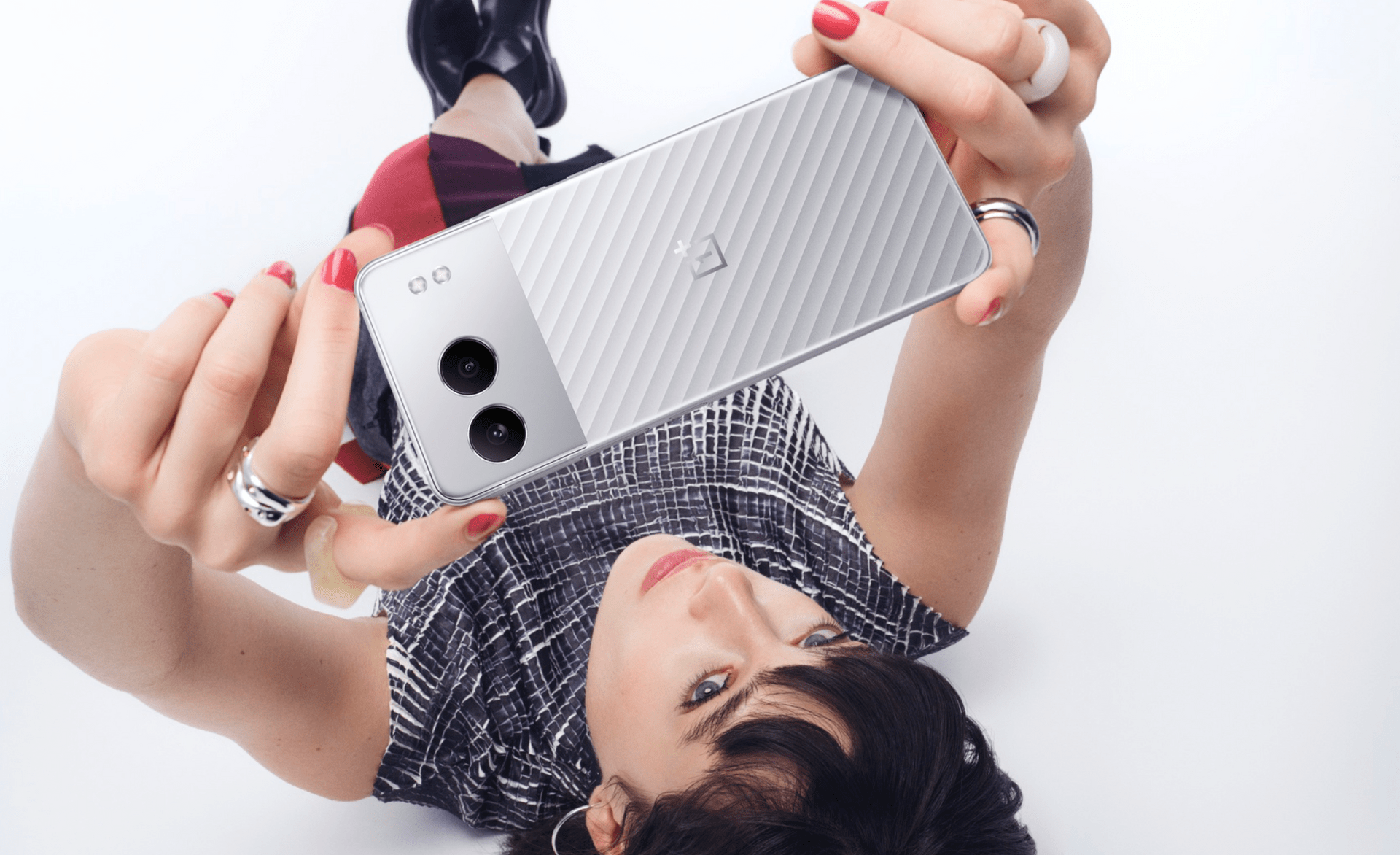 OnePlus Nord 4、最高級デザインのミッドレンジ機