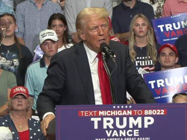 Trump, primo comizio dopo l'attentato e Biden nel mirino: "E' stupido, democratici disperati" Trump, primo comizio dopo l'attentato e Biden nel mirino: "E' stupido, democratici disperati"