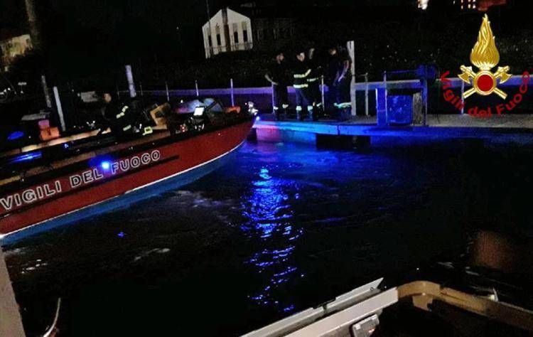 Venezia, barca contro una briccola: un morto e un ferito grave Venezia, barca contro una briccola: un morto e un ferito grave