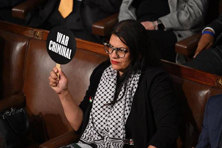 La protesta della democratica Rashida Tlaib - (Afp)