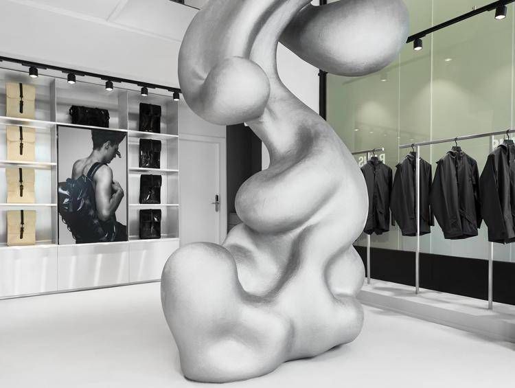 Un dettaglio del nuovo store Rains in corso Garibaldi, a Milano