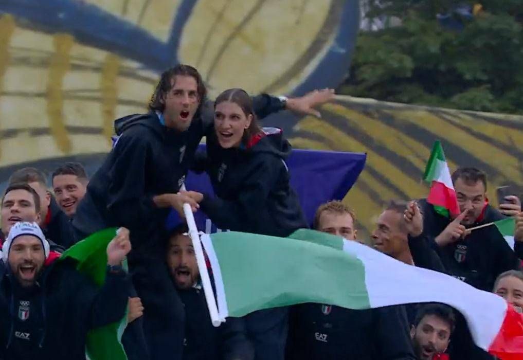 Parigi 2024 - Olimpiadi al via con cerimonia sotto la pioggia: sfila l