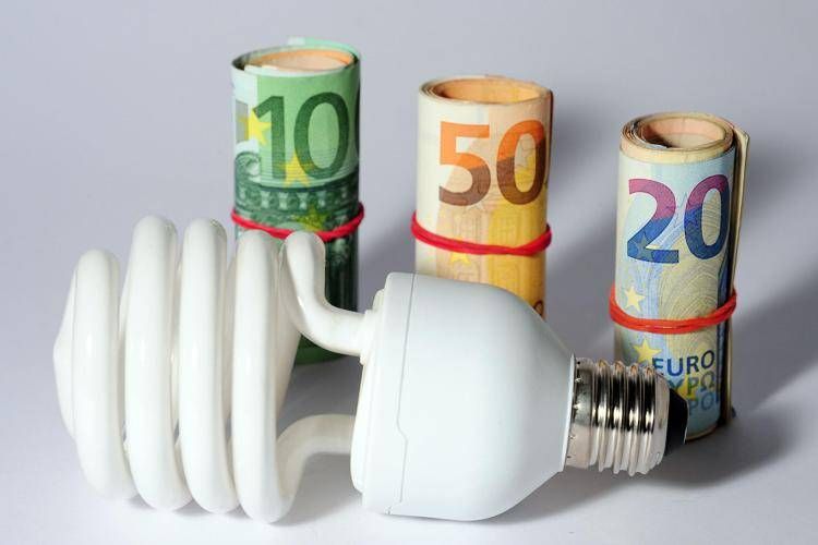 Bolletta energia elettrica raddoppiata in ultimi 4 anni  - (Fotogramma)