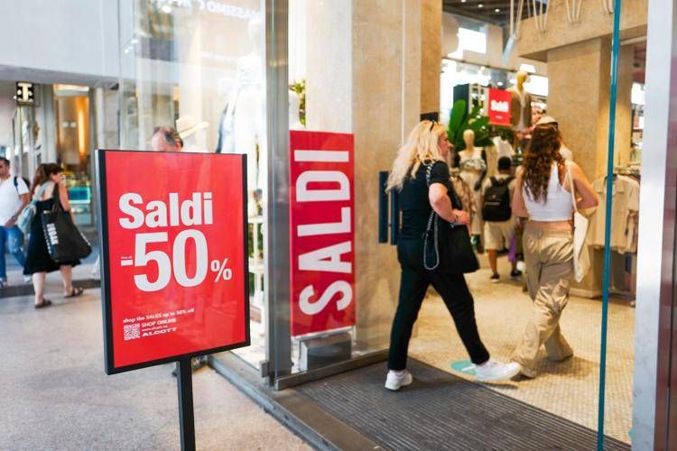 Federmoda, 'nonostante saldi a luglio vendite non decollano, - 8,1%'