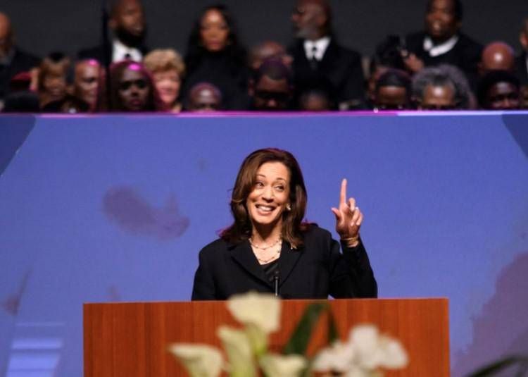 Elezioni Usa, è ufficiale: Kamala Harris è la candidata Dem. Lei: "Un onore" Elezioni Usa, è ufficiale: Kamala Harris è la candidata Dem. Lei: "Un onore"