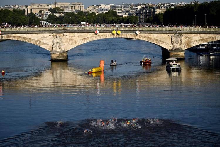 Gara nella Senna a Parigi 2024 - Afp