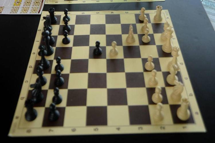 Scacchi pericolosi, prova ad avvelenare l'avversaria con mercurio - Video Scacchi pericolosi, prova ad avvelenare l'avversaria con mercurio - Video