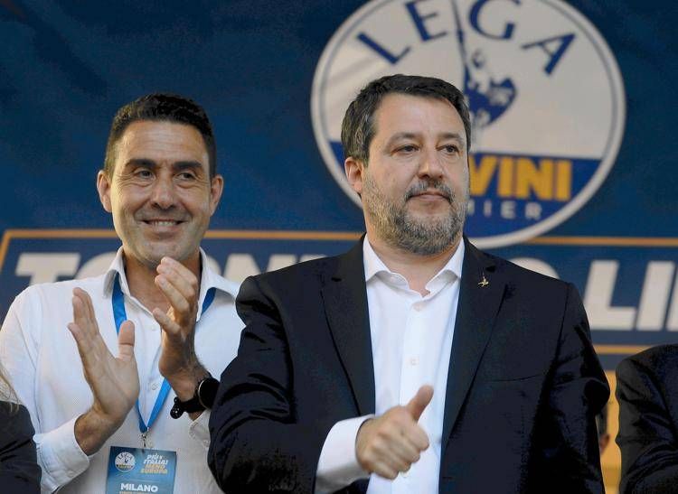Roberto Vannacci e Matteo Salvini (Fotogramma) 