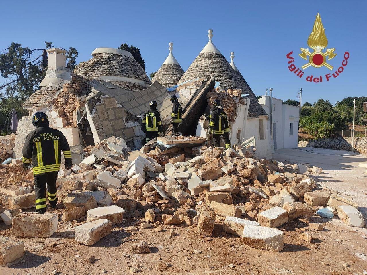 Brindisi - crolla trullo a Cisternino: uomo muore sotto le macerie - ferita una donna