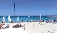 La spiaggia di Mondello a Palermo (Fotogramma)