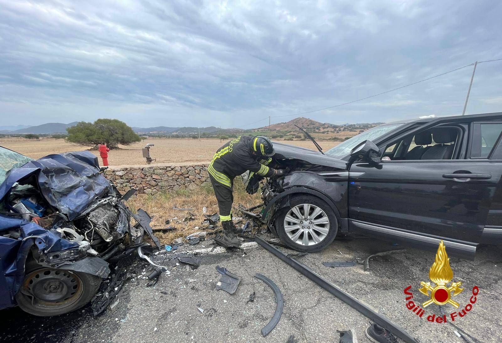 Incidente in Sardegna - frontale tra due auto sulla Olbia-Loiri: 1 morto