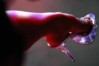 Stretta sul porno online, scatta obbligo verifica maggiore età per accedere a 48 siti web