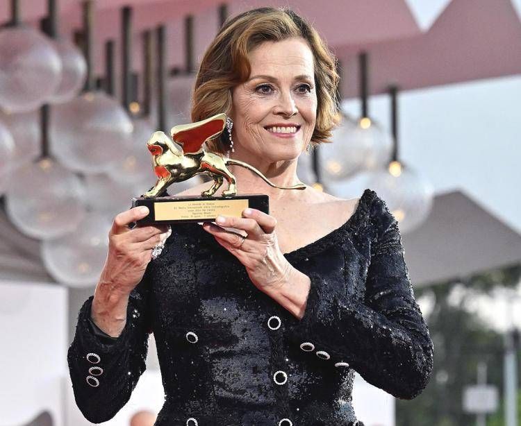 Sigourney Weaver