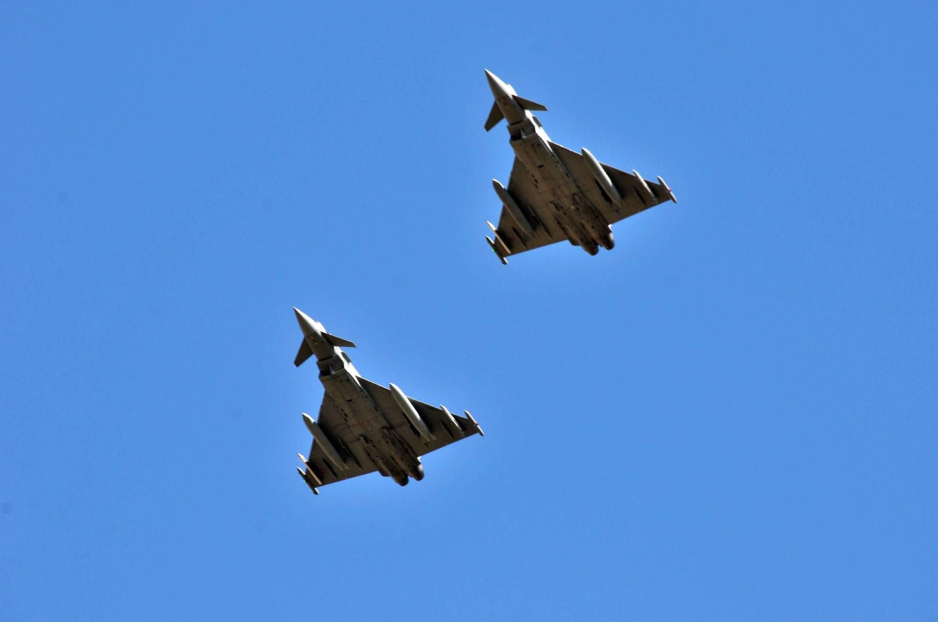 Ultraleggero senza piano di volo - scatta intervento caccia Eurofighter