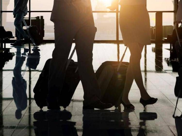 Lasciano il figlio di 10 anni in aeroporto: "Noi partiamo" Lasciano il figlio di 10 anni in aeroporto: "Noi partiamo"