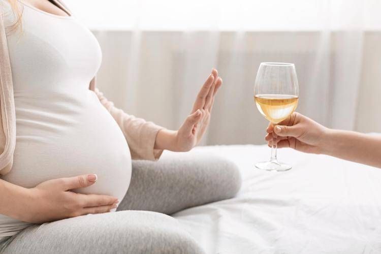 Neonatologi, 'in Italia 2.500 casi l'anno di disturbi feto-alcolici'
