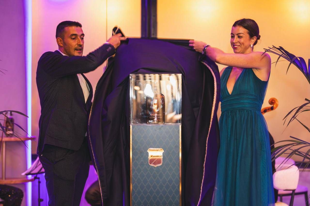 presentato maestro presentato maestro