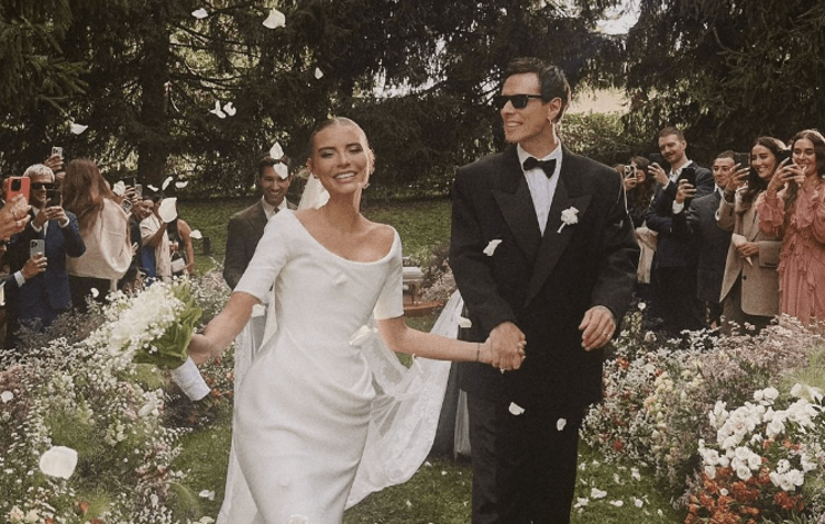 Annalisa canta al matrimonio dell'ex, Chiara Ferragni testimone: Veronica Ferraro e Davide Simonetta sposi Annalisa canta al matrimonio dell'ex, Chiara Ferragni testimone: Veronica Ferraro e Davide Simonetta sposi
