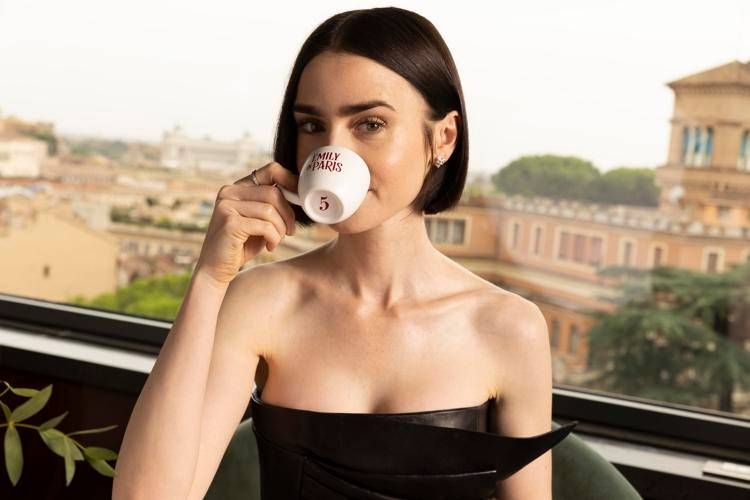 Lily Collins annuncia la quinta stagione di 'Emily in Paris' - Netflix
