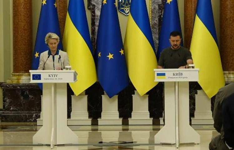 Ursula von der Leyen e Volodymir Zelensky 