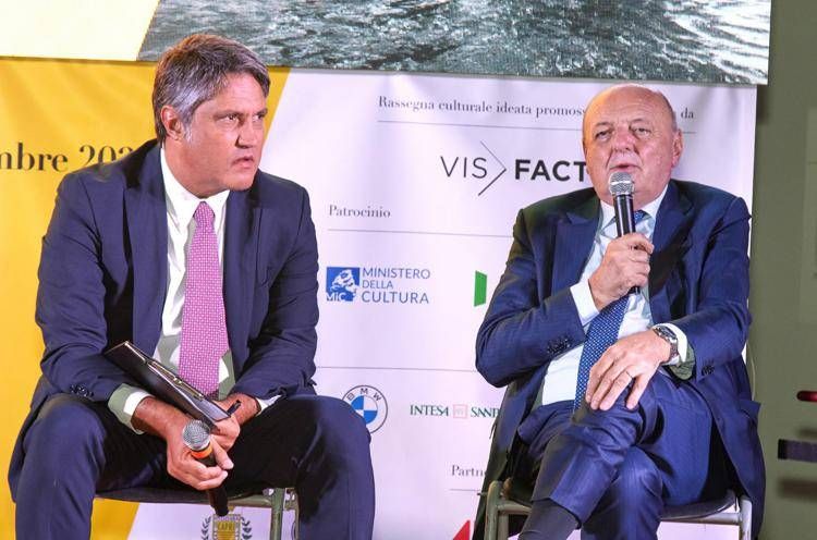Il direttore dell'Adnkronos Davide Desario e il ministro dell'Ambiente, Gilberto Pichetto Fratin