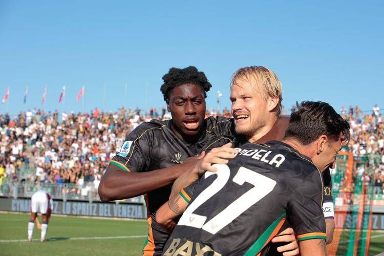 Venezia-Genoa 2-0, gol di Busio e Pohjanpalo Venezia-Genoa 2-0, gol di Busio e Pohjanpalo