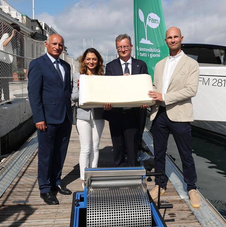 da sinistra Cav. Uff. Francesco di Paola Panteca, Presidente Consiglio Comunale di Trieste, Andra Zoratti, Direttore Generale Pam Panorama, Lajal Andreoletti, LifeGate e Luca Corbella, Marina San Giusto