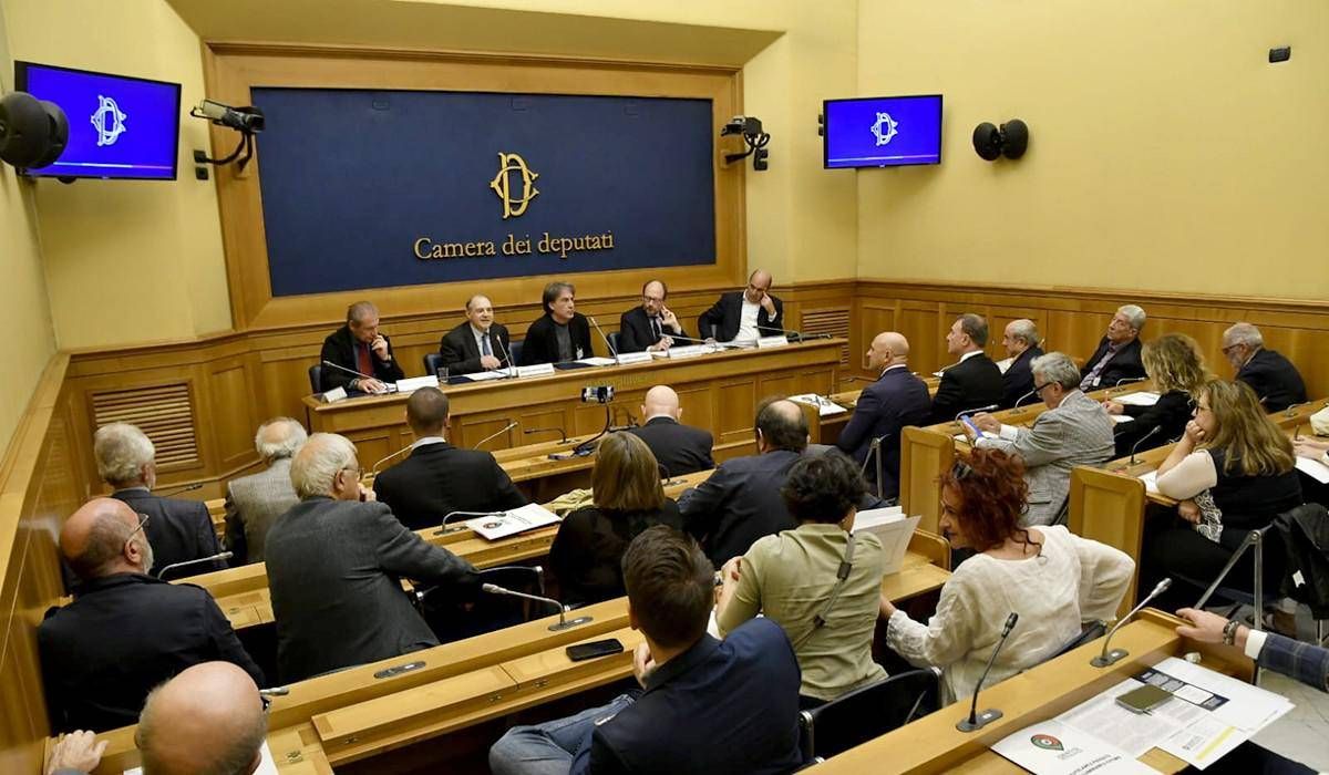 イタリアのアーカイブを保護し、促進するために「フォトグラフィック・アイデンティティ」協会が設立されました