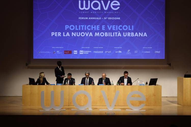 Indagine sulla mobilità, cambiano abitudini ma Italia ancora Paese di automobilisti