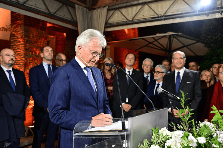 Hans-Dieter Lucas, ambasciatore tedesco durante il ricevimento a Villa Almone 