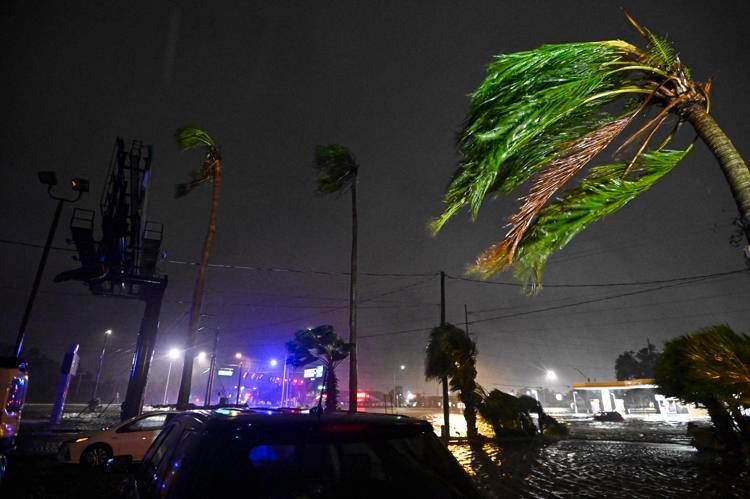 Uragano Milton in Florida: blackout, tornado multipli e vittime Uragano Milton in Florida: blackout, tornado multipli e vittime