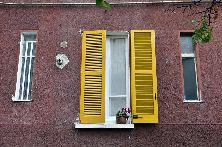 Un palazzo - FOTOGRAMMA