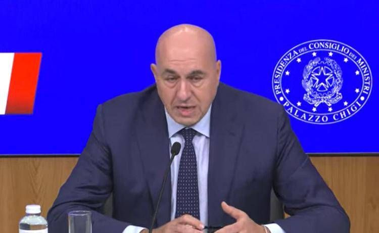 Il ministro della difesa Guido Crosetto