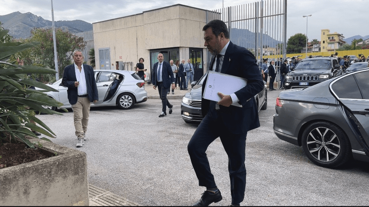 Salvini arriva all'aula bunker