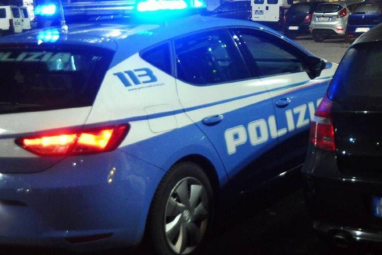 Un'auto della polizia