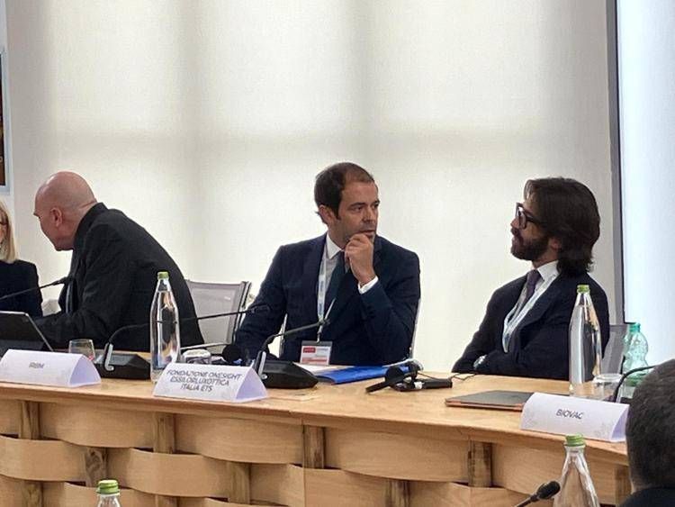 G7, Leonardo Maria Del Vecchio: 