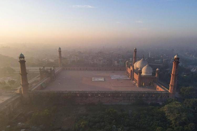 Livelli record di smog a Lahore (Afp)