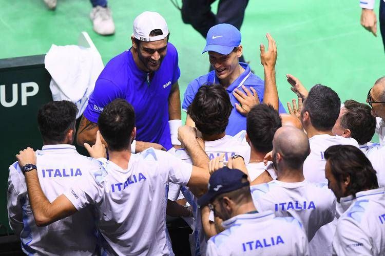 Matteo Berrettini e Jannik Sinner dopo la vittoria - Afp