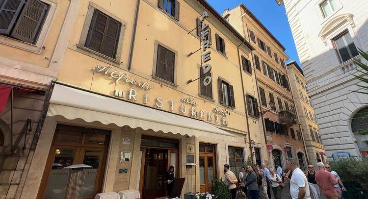 Roma, i 110 anni di Alfredo alla Scrofa: le sue fettuccine famose in tutto il mondo