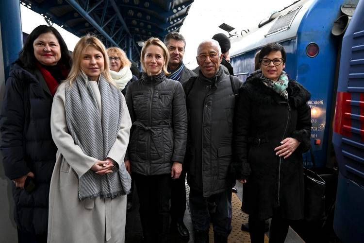La nuova Alta rappresentate della politica estera dell'Unione europea (Ue) Kaja Kallas e il presidente del Consiglio europeo Antonio Costa in visita a Kiev
