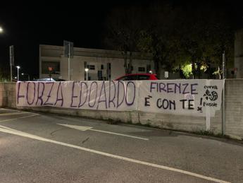 Bove, striscione tifosi a Careggi: il messaggio Bove, striscione tifosi a Careggi: il messaggio