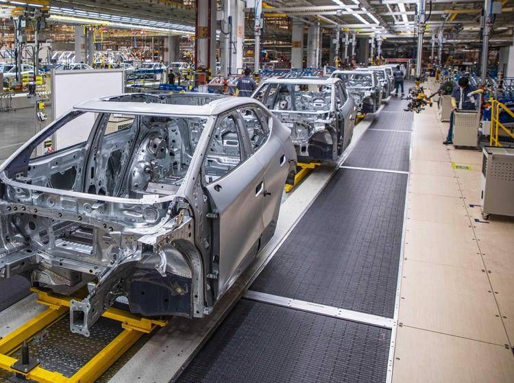 Catena di montaggio della Volkswagen (Fotogramma/Ipa)