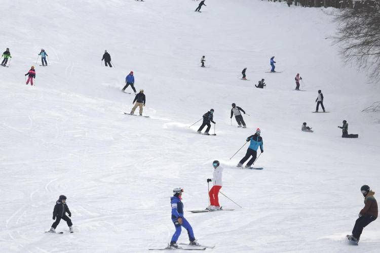 Sciatori nel comprensorio del monte Cimone - Agenzia Fotogramma