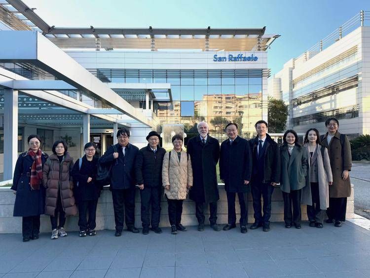 La delegazione cinese del The Engineering Research Center for Tcm Intelligent Rehabilitation, Ministry of Education Shanghai - Irccs San Raffaele di Roma