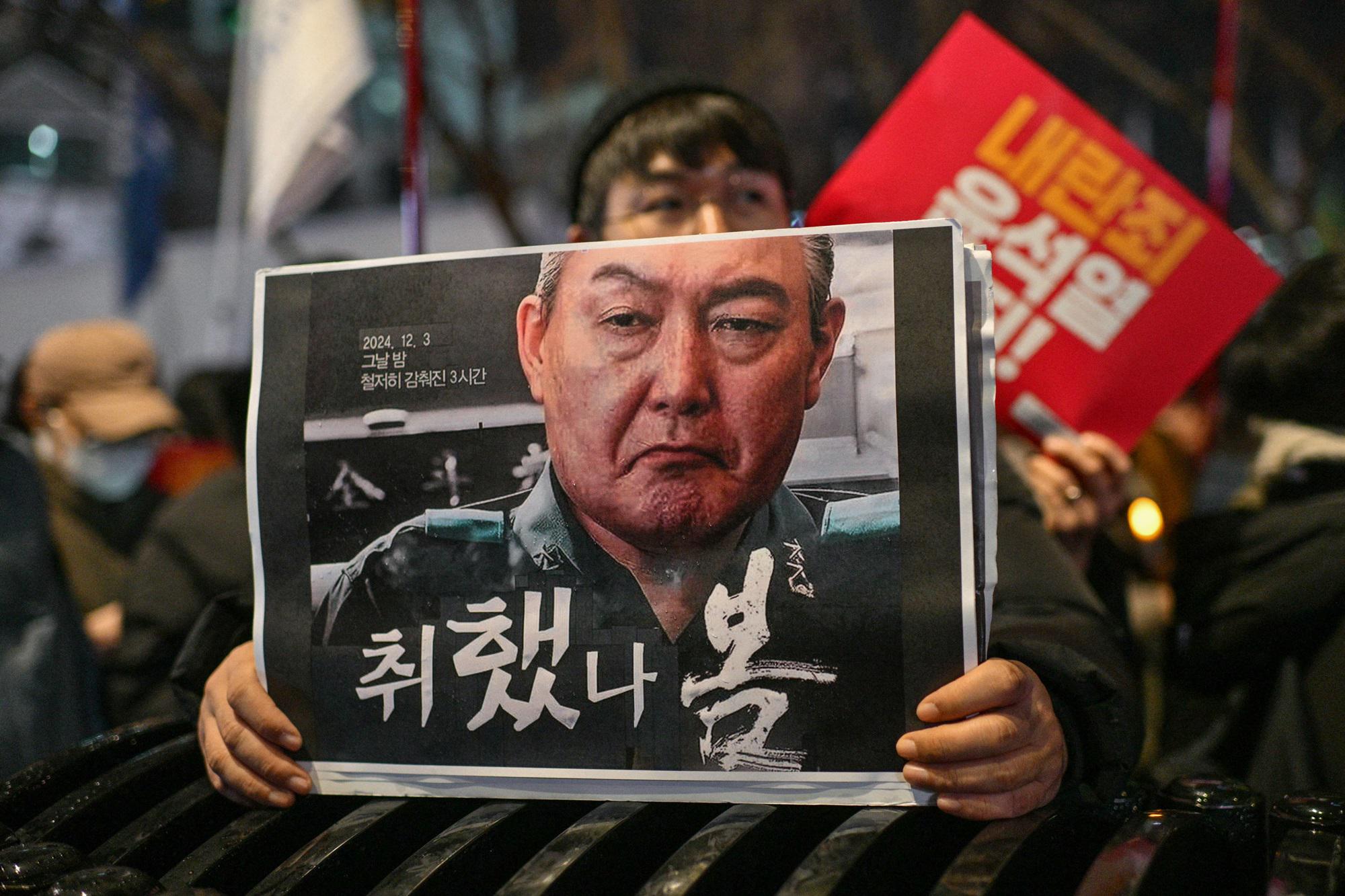 韓国、尹氏が与党を解任。大統領が議会を脱走