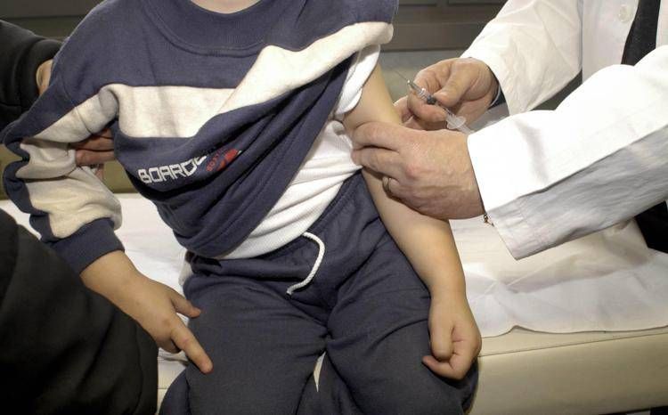 Vaccino covid e bambini, il piano degli esperti di Trump per lo stop