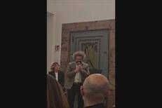 Simone Cristicchi, il monologo sulla malattia mentale alla presentazione del libro di Eleonora Daniele - Video
